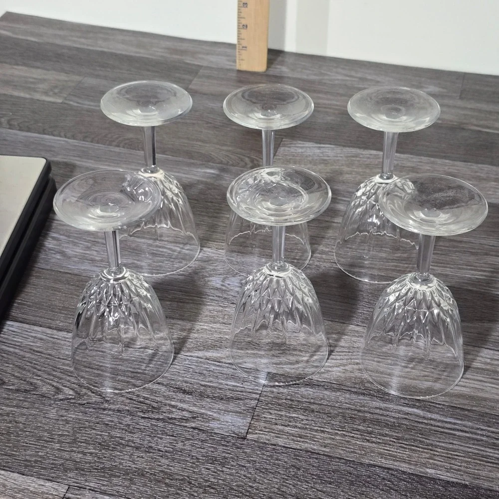 Set of 2 Clear Crystal Cut Wine Glasses‎ Stemware Vintage Elegant Design